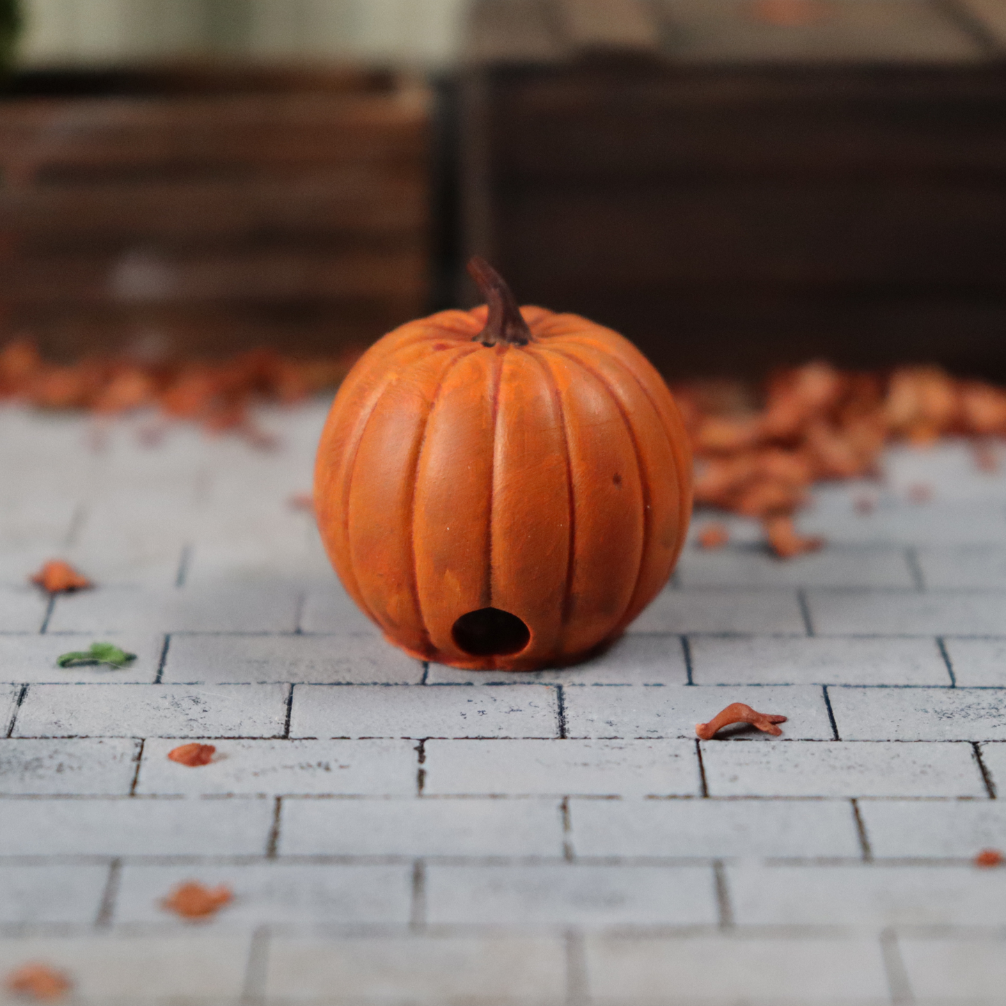 Handmålad miniatyr "Jack-o'-lantern" pumpa