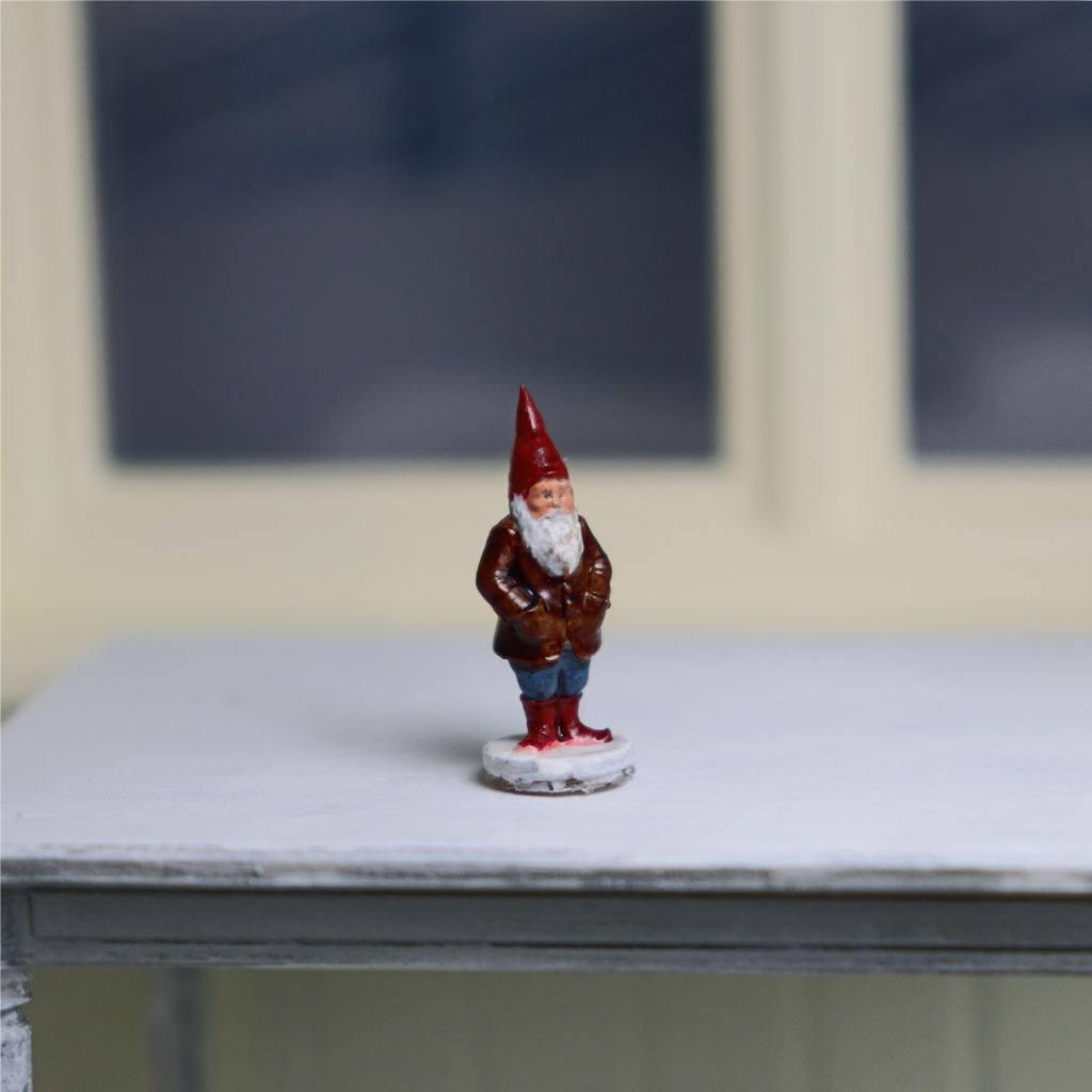 Klassisk Svensk Tomte – Handmålad Miniatyr