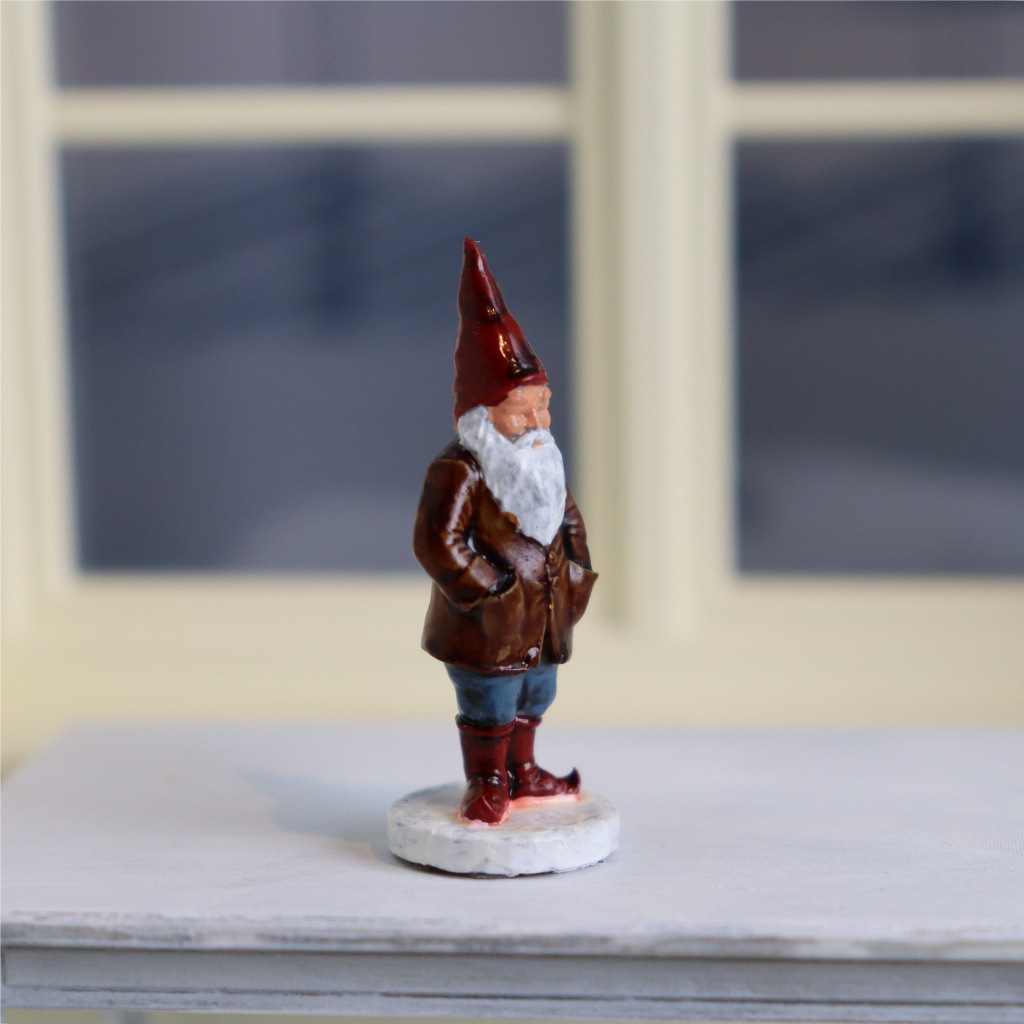 Klassisk Svensk Tomte – Handmålad Miniatyr
