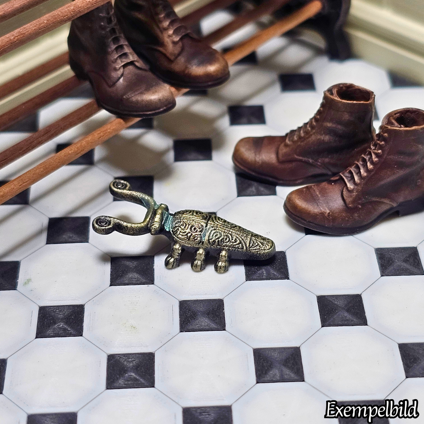 Miniatyr Skoknekt i Gjutjärn- eller Mässingsstil (Skala 1:12)