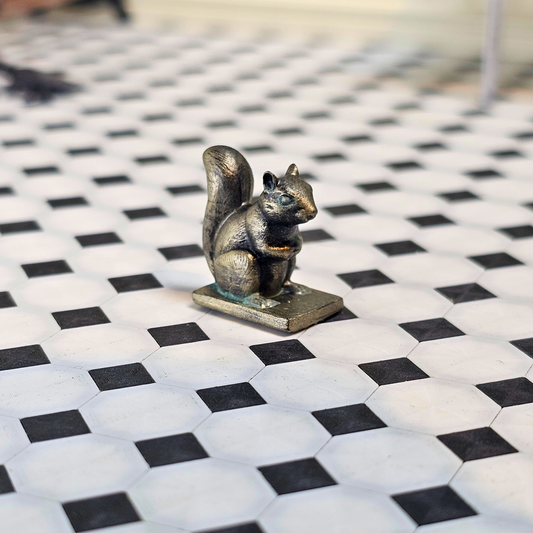 Miniatyr Dörrstopp Ekorre i Gjutjärnsstil / mässingstil (Skala 1:12)
