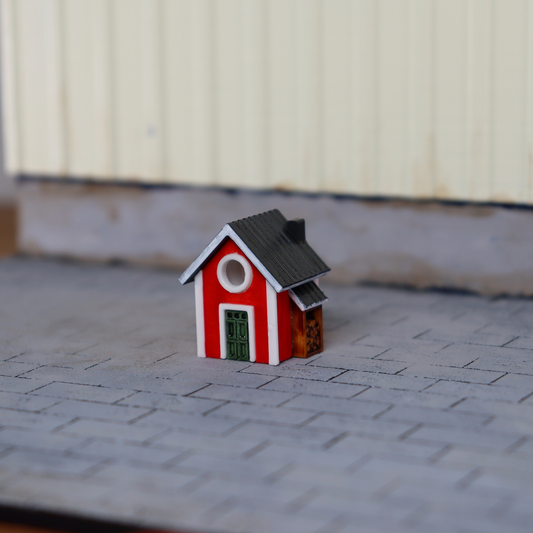 Miniatyr fågelholk svensk stuga