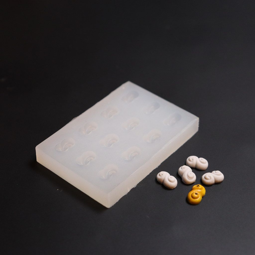 Silikonform "Lussekatt" – För Minijulbaket