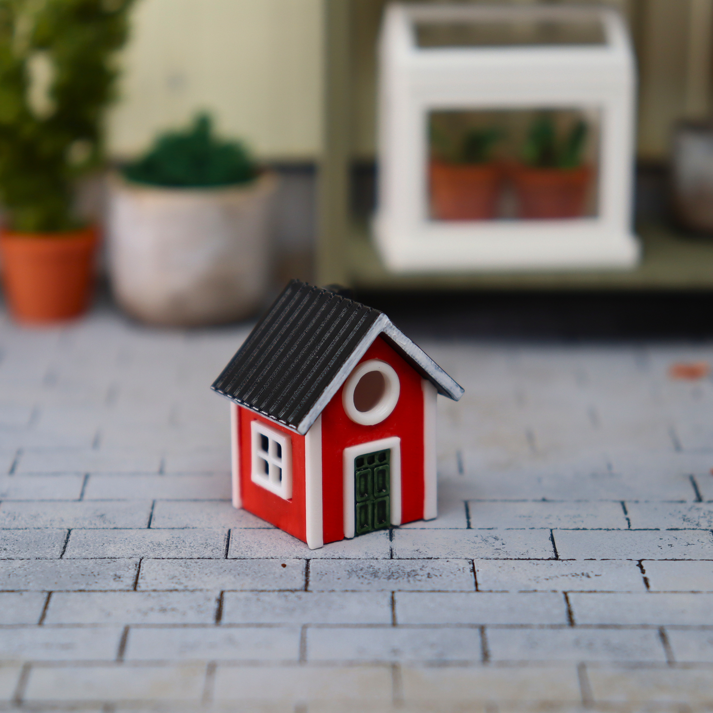 Miniatyr fågelholk svensk stuga