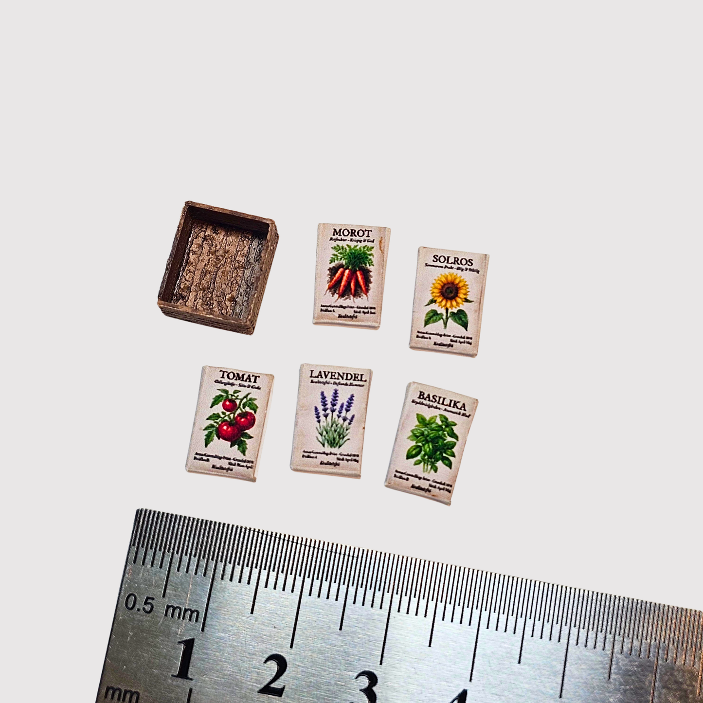 Vintage Fröpåsar i Rustik Odlingslåda – Skala 1:12